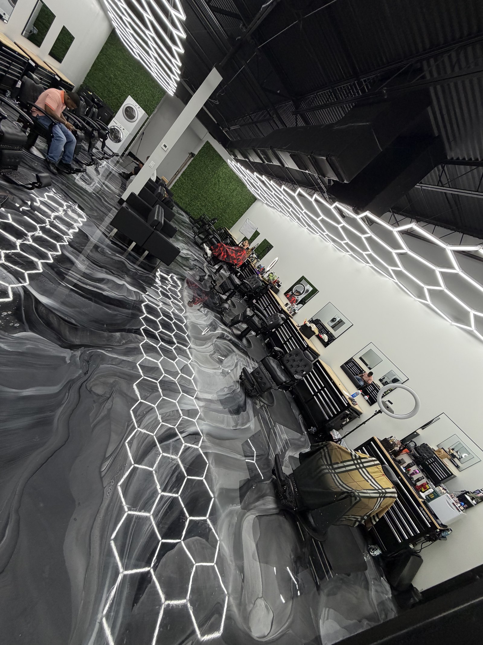Clutch Cutz 3 – Temple Terrace shop photo